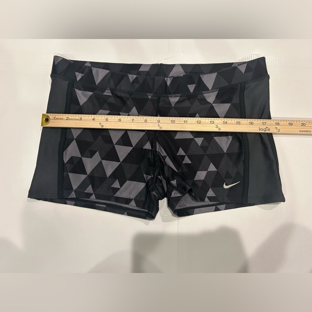 Nike Stretch Tight Shorts Womens Large Dri-Fit Black Grey Geometric Triangle - Picture 7 of 8